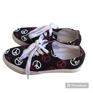 Twiggy London Black Peace Sign Canvas Shoes 8.5W